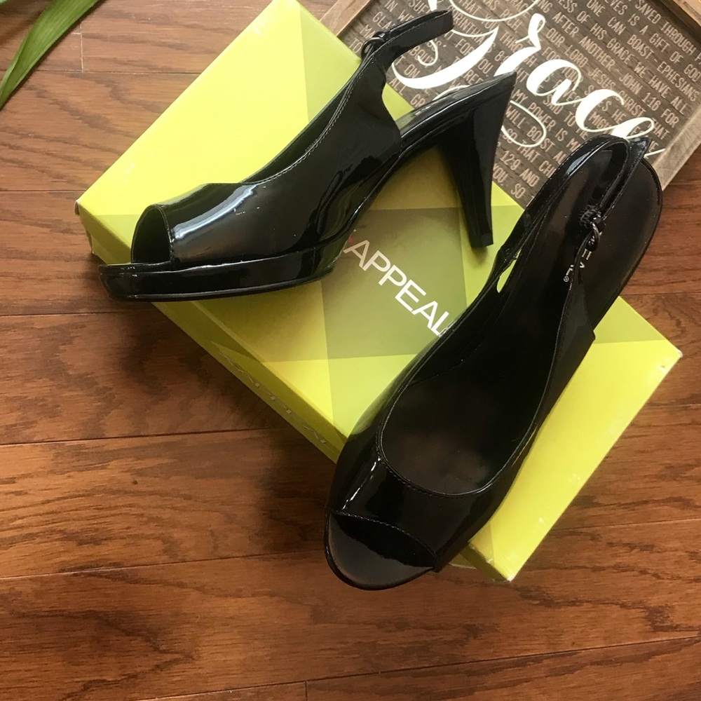 ✔️NIB Xappeal Black Patent Leather Heels